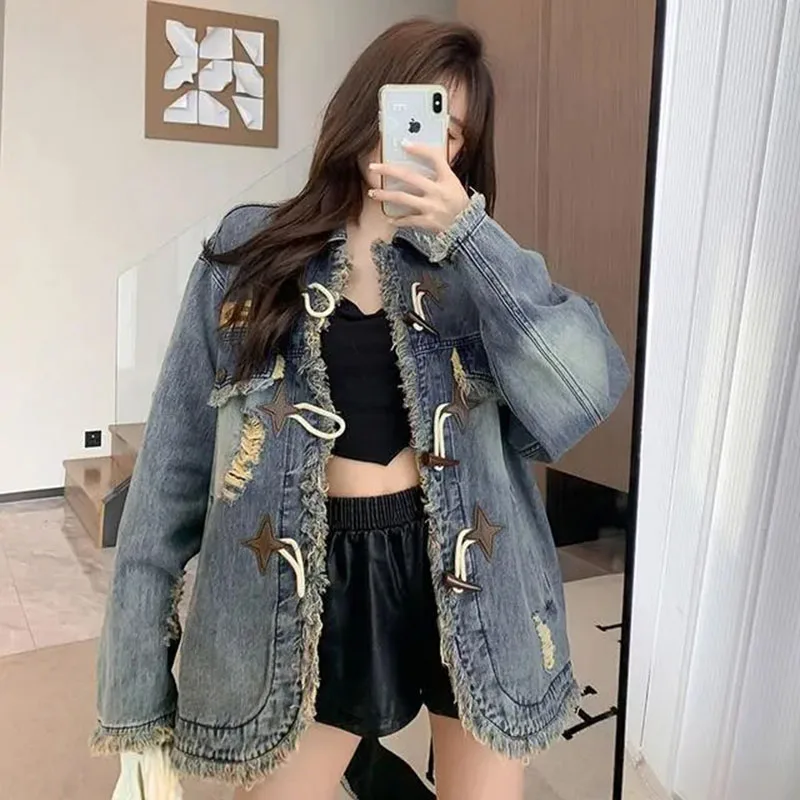 2024 New Women's Autumn Retro Fur Edge Loose Denim Coat Sheep Horn Button Casual Long Sleeved Streetwear Wide-waisted Jacket Top
2024 New Women's Autumn Retro Fur Edge Loose Denim Coat Sheep Horn Button Casual Long Sleeved Streetwear Wide-waisted Jacket Top