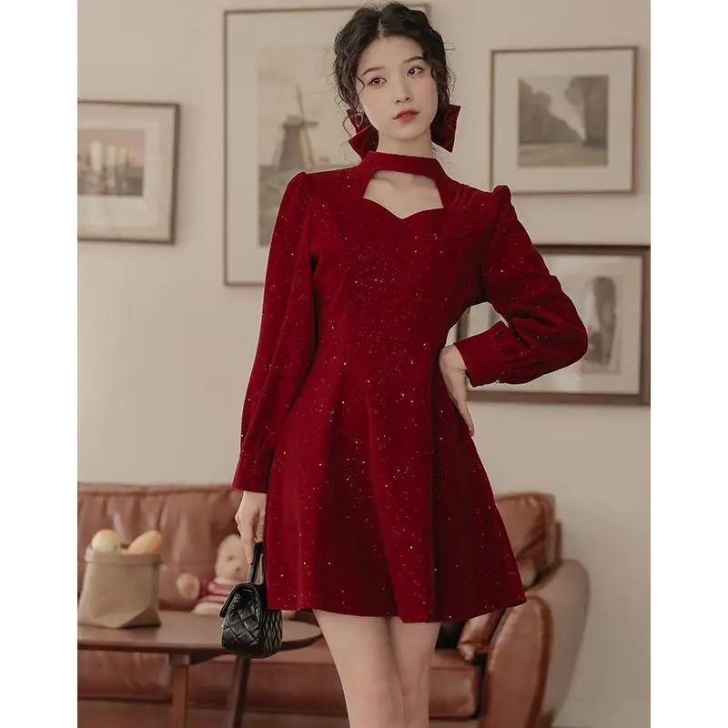 

2023 Autumn Red Dress New Women's Personalized Hollow Out Sparkling Sequins Velour Fabric Sexy Charming Party Banquet Skirt