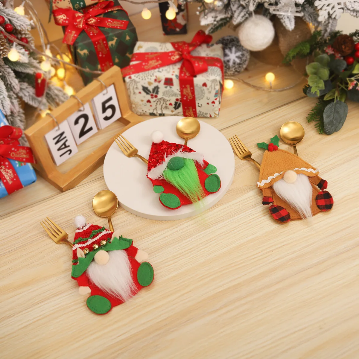 

Christmas Theme Tableware Decoration Snowman Elves Gingerbread Man Knife and Fork Bag New Year Xmas Tableware Decorations