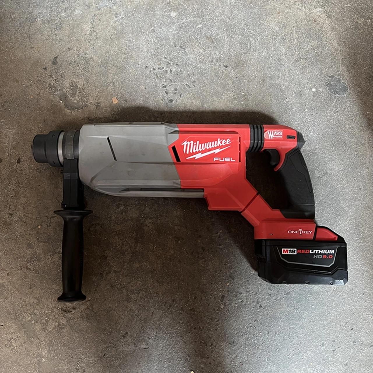 

Milwaukee 2916-20 M18 FUEL 1-1/4" SDS Plus D-Handle Rotary Hammer w/ ONE-KEY Includes 9.0AH lithium battery second-hand