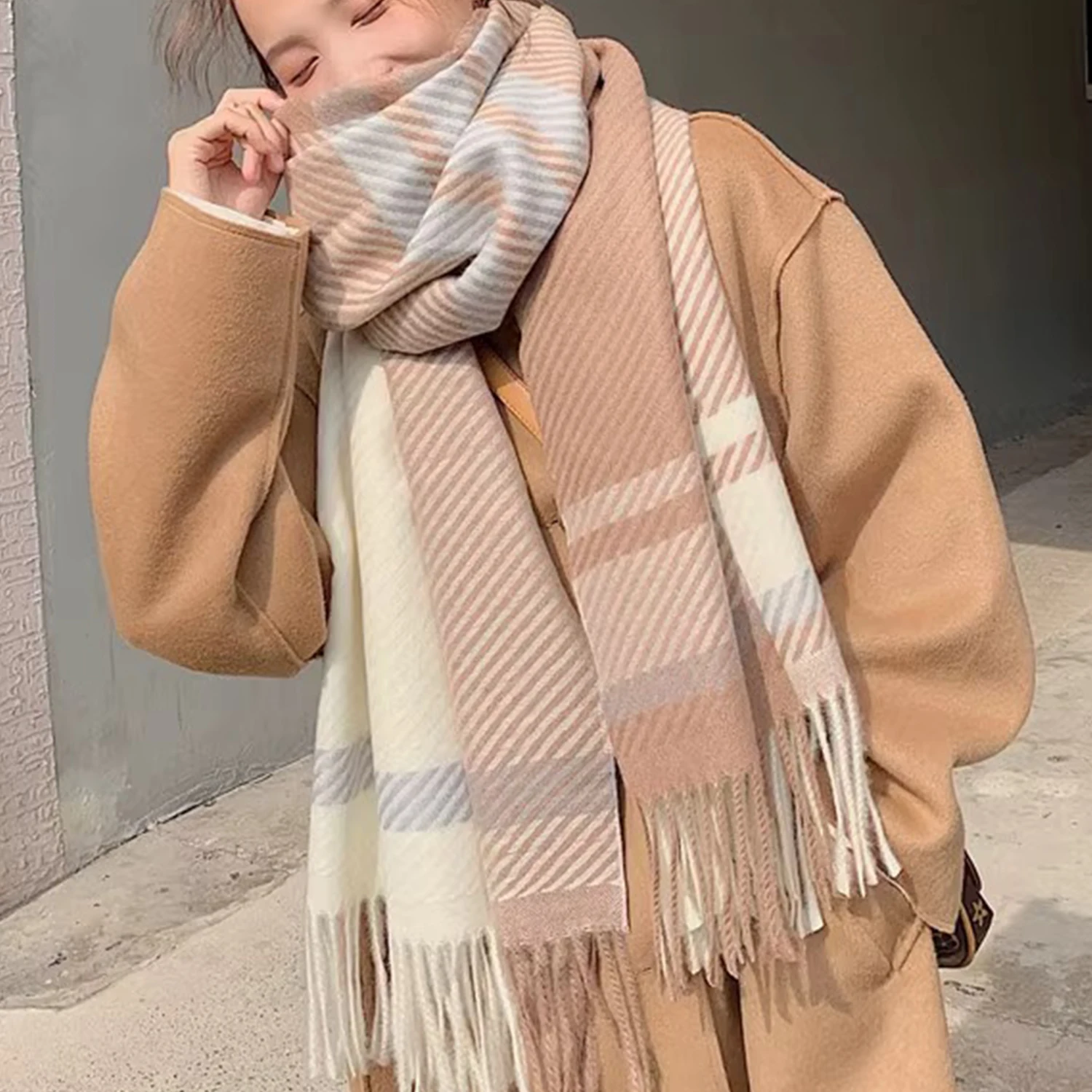 

2023 New Women Checked Cashmere Scarf Luxury Brand Winter Thick Warm Scarf Long Fringed Shawl Fashionable Pashmina Blanket