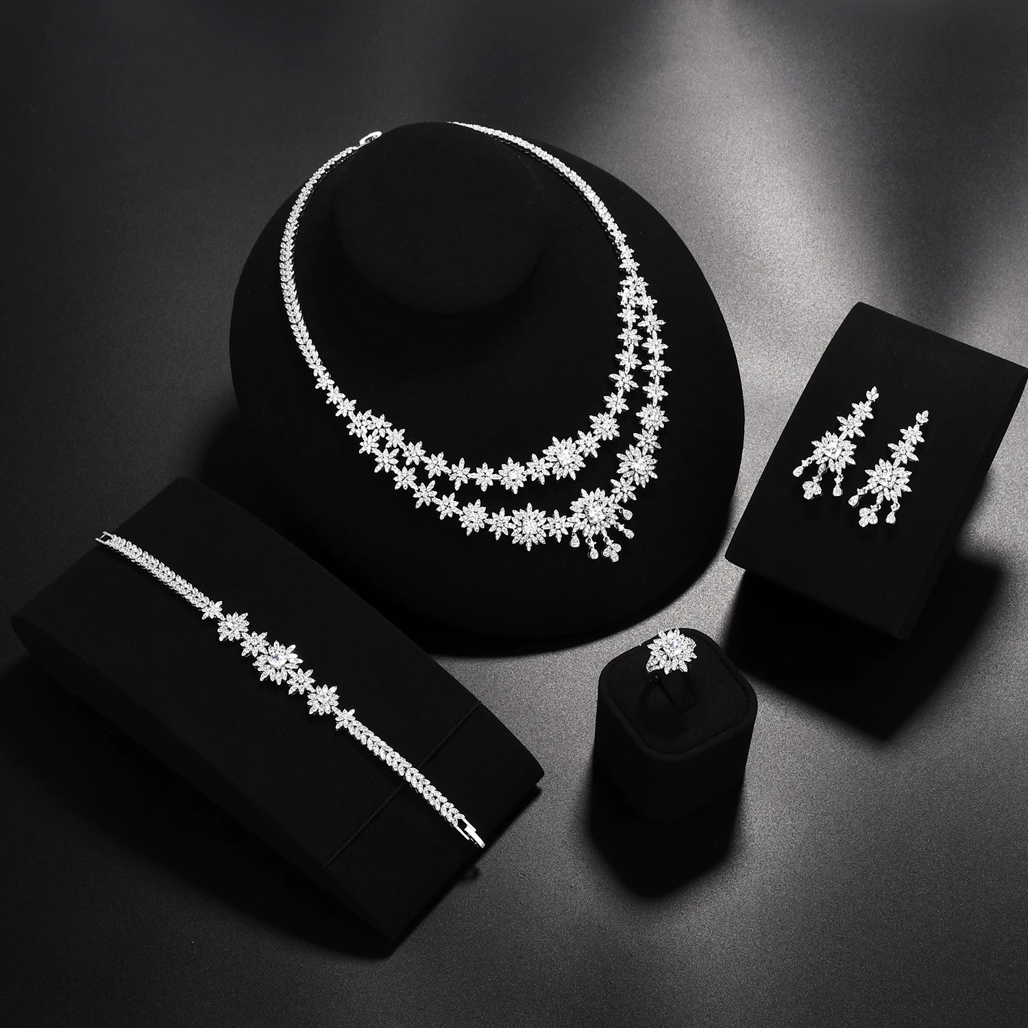 Fashion Accessories Wedding Party Luxury Design 4-piece Set of Cubic Zircon Wedding Necklace Jewelry Set
Fashion Accessories Wedding Party Luxury Design 4-piece Set of Cubic Zircon Wedding Necklace Jewelry Set