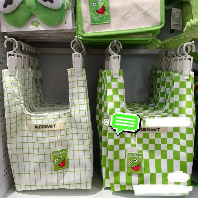 Miniso Шахматная сумка для покупок Kermit The Frog универсальная Повседневная Портативная сумка на одно плечо женская сумка
Miniso Шахматная сумка для покупок Kermit The Frog универсальная Повседневная Портативная сумка на одно плечо женская сумка