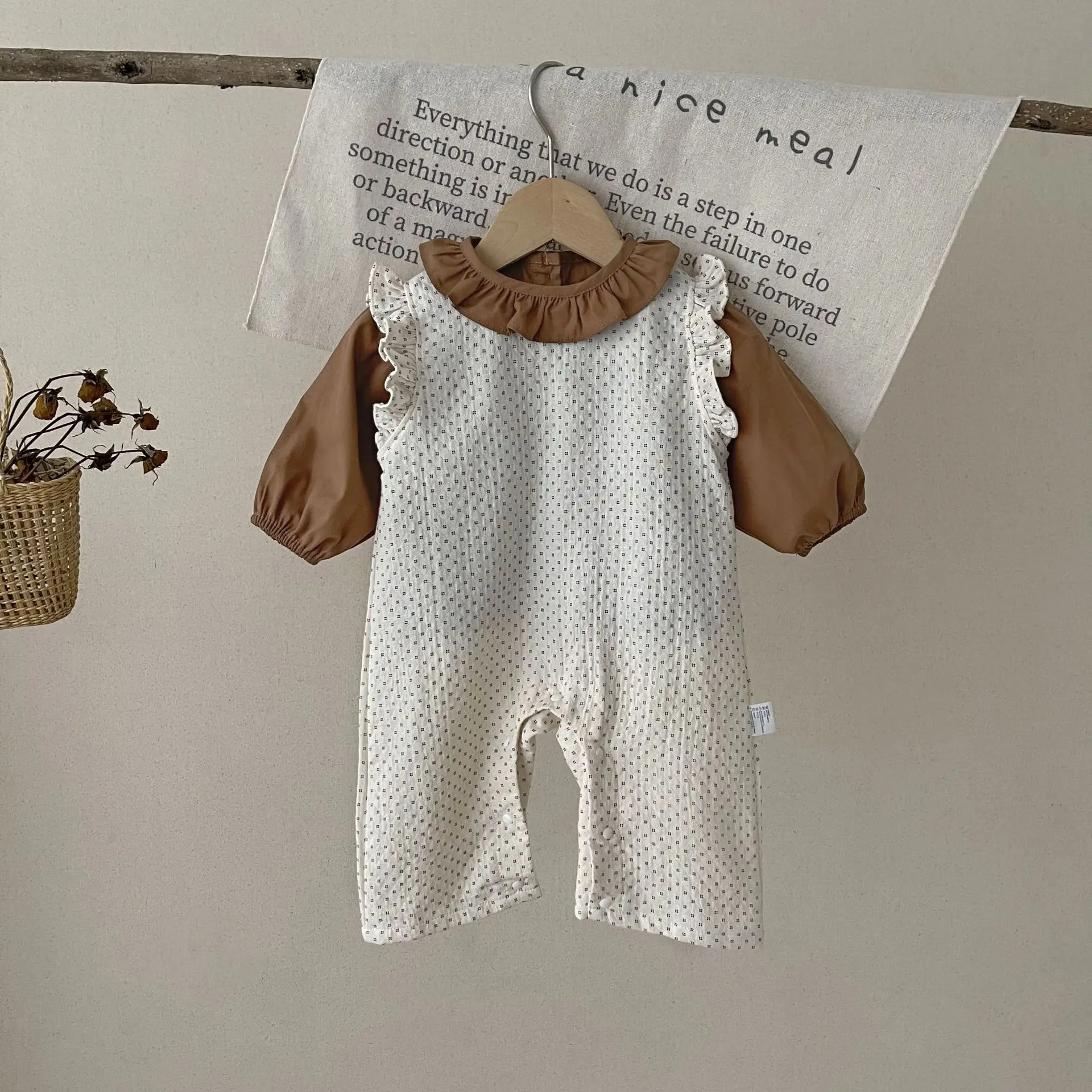 Baby Jumpsuits Spring Autumn Baby Plum Blossom Spot Sleeveless Long Climb Girl Baby Small Lotus Leaf Collar Long sleeved Shirt
Baby Jumpsuits Spring Autumn Baby Plum Blossom Spot Sleeveless Long Climb Girl Baby Small Lotus Leaf Collar Long sleeved Shirt