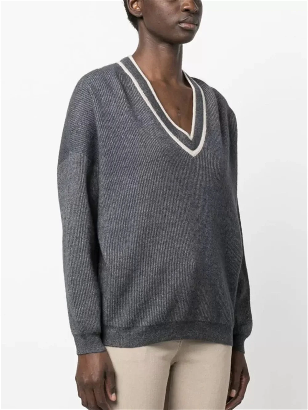 Women Color Patchwork V-Neck Grey Sweater 2023 Autumn New Ladies All-Match Long Sleeve Wool Blended Knitted Pullover Tops
Women Color Patchwork V-Neck Grey Sweater 2023 Autumn New Ladies All-Match Long Sleeve Wool Blended Knitted Pullover Tops
