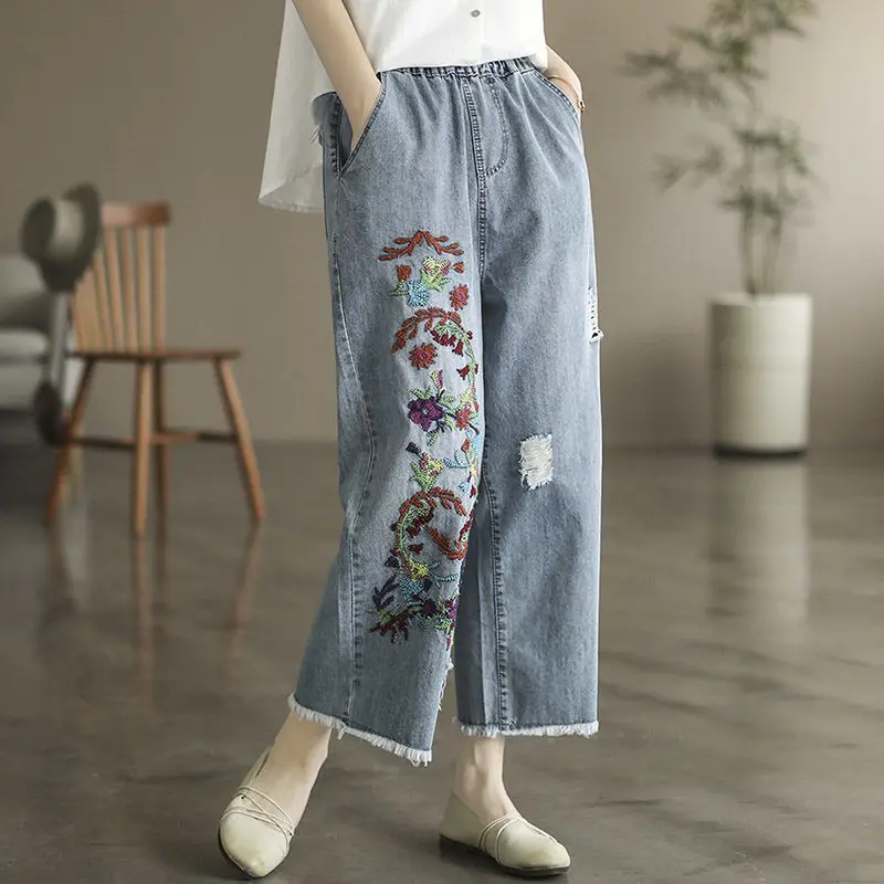 With Holes High Waist Shot Embroidered Women's Jeans and Capris Short Female Denim Pants Torn Cropped Straight Leg Ripped Summer
With Holes High Waist Shot Embroidered Women's Jeans and Capris Short Female Denim Pants Torn Cropped Straight Leg Ripped Summer