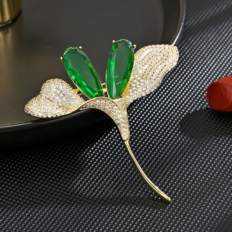High-end Designer Brooches Pins Luxury Green Zircon Elegant Lily Flower Suit Corsage Accessories Exquisite Gift Fashion Jewelry
High-end Designer Brooches Pins Luxury Green Zircon Elegant Lily Flower Suit Corsage Accessories Exquisite Gift Fashion Jewelry