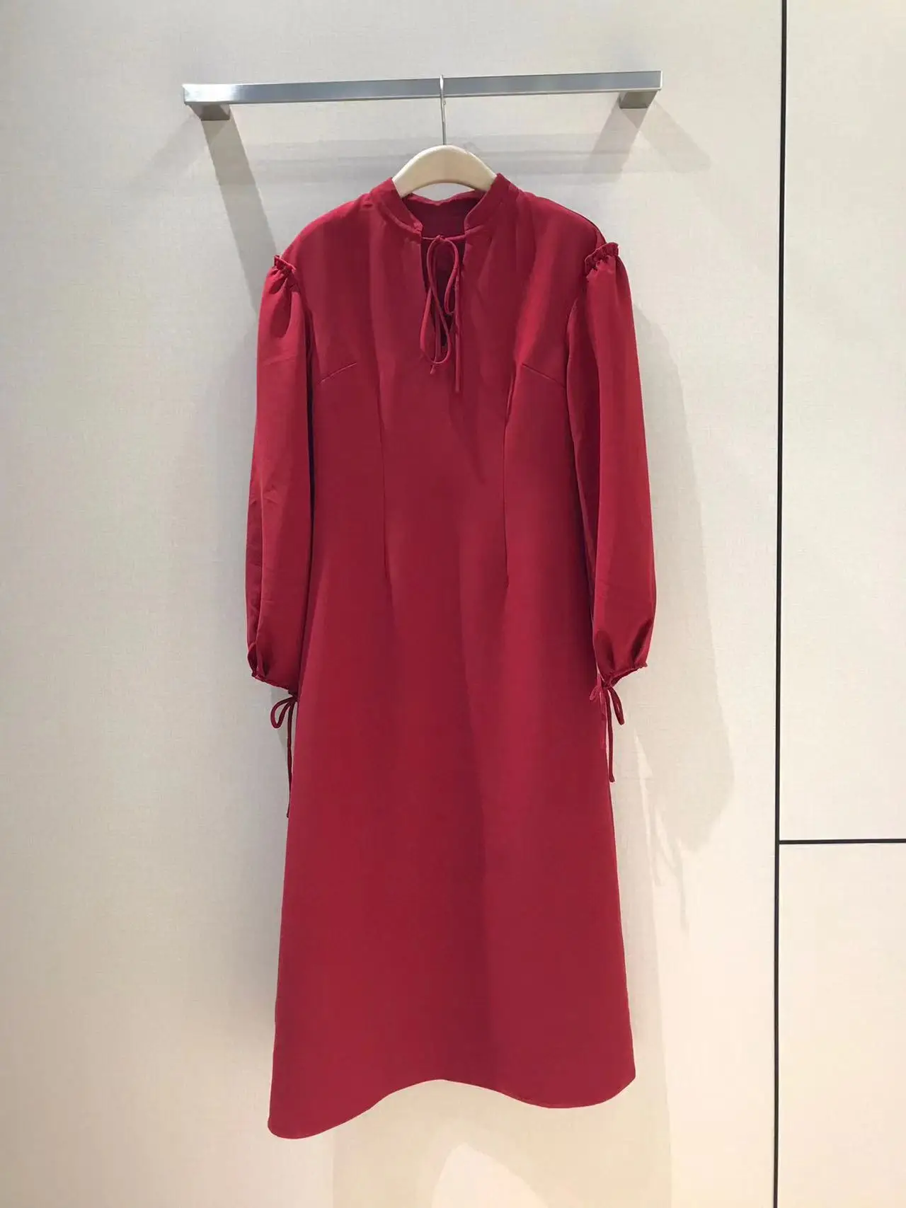Fyion 2022 Summer Women's Runway Designer Vintage Solid Long Dress Long Sleeves Wine Red High Quality Dresses
Fyion 2022 Summer Women's Runway Designer Vintage Solid Long Dress Long Sleeves Wine Red High Quality Dresses