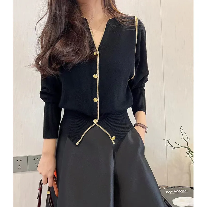 Temperament small incense wind knitted cashmere cardigan women autumn winter new V-neck loose thin sweater short wool coat
Temperament small incense wind knitted cashmere cardigan women autumn winter new V-neck loose thin sweater short wool coat