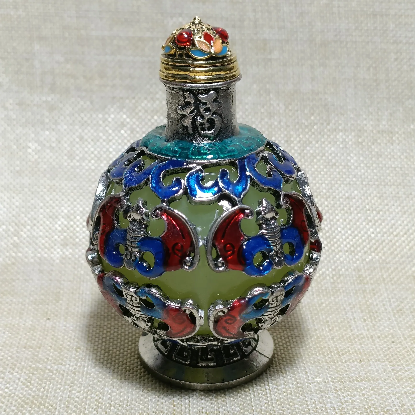 China Elaborate Good Luck Sculpture Inlay Gemstone Noctilucent Bottle Metal Crafts Small Ornament Home Decoration#11
China Elaborate Good Luck Sculpture Inlay Gemstone Noctilucent Bottle Metal Crafts Small Ornament Home Decoration#11