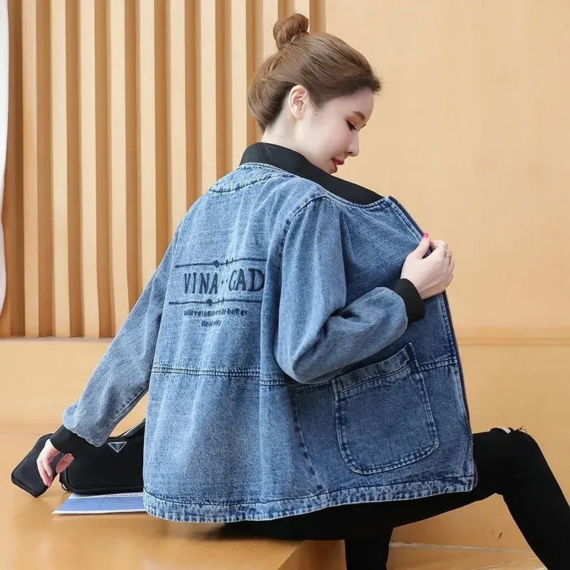 Letter Embroidered Denim Jackets Women's 2022 New Spring Autumn Short Coats Stand Collar Zipper Loose Splicing Outwear Fashion
Letter Embroidered Denim Jackets Women's 2022 New Spring Autumn Short Coats Stand Collar Zipper Loose Splicing Outwear Fashion