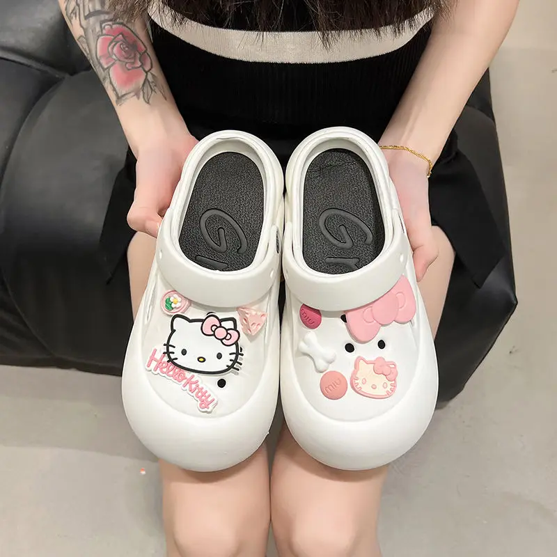 Сандалии Kawaii Sanrio, Hello Kitty Clogs для женщин, летние Нескользящие пляжные тапочки на толстой подошве, сандалии на танкетке из ЭВА, садовая обувь
Сандалии Kawaii Sanrio, Hello Kitty Clogs для женщин, летние Нескользящие пляжные тапочки на толстой подошве, сандалии на танкетке из ЭВА, садовая обувь