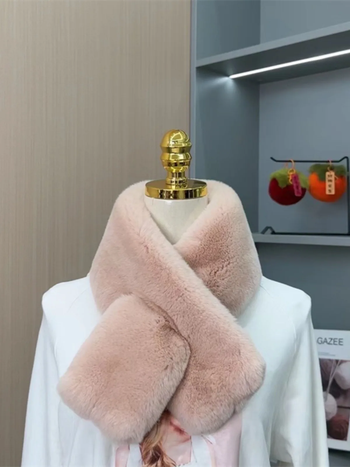 New Women Winter Real Mink Fur Scarf Lady Warm Soft Genuine Mink Fur Scarf Shawl Fashion Luxury 100% Natural Mink Fur Scarfs
New Women Winter Real Mink Fur Scarf Lady Warm Soft Genuine Mink Fur Scarf Shawl Fashion Luxury 100% Natural Mink Fur Scarfs
