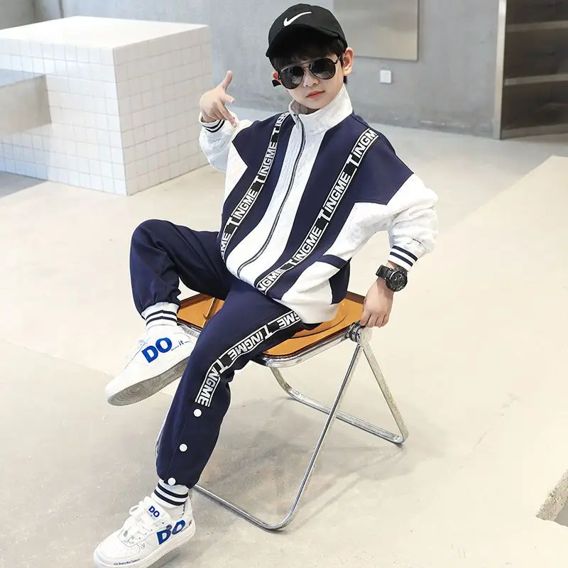 2023 Boy's Sets Two Pieces Zipper Patchwork Jacket Loose Pants Letter Print Stand-up Collar Causal Spring Autumn 5-14 Years Old
2023 Boy's Sets Two Pieces Zipper Patchwork Jacket Loose Pants Letter Print Stand-up Collar Causal Spring Autumn 5-14 Years Old
