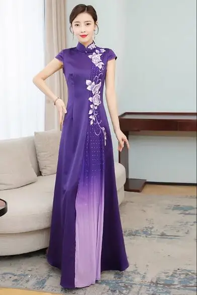 Chinese Spring and Summer Long Runway Dress Women's Purple Embroidered Cheongsam
Chinese Spring and Summer Long Runway Dress Women's Purple Embroidered Cheongsam