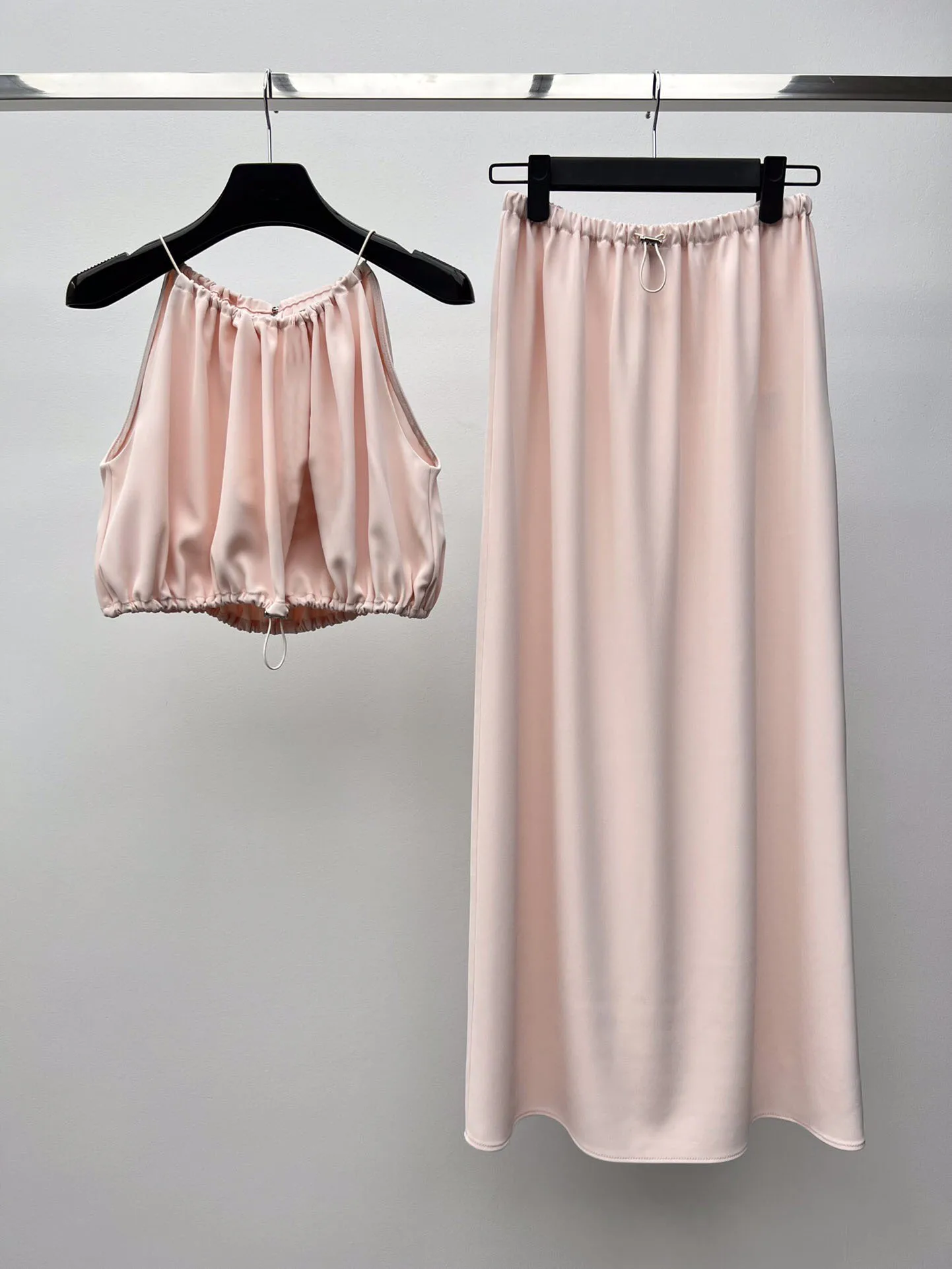 Naked pink short halter neck vest ➕ drawstring high waist long skirt 2023 autumn women's new hot
Naked pink short halter neck vest ➕ drawstring high waist long skirt 2023 autumn women's new hot