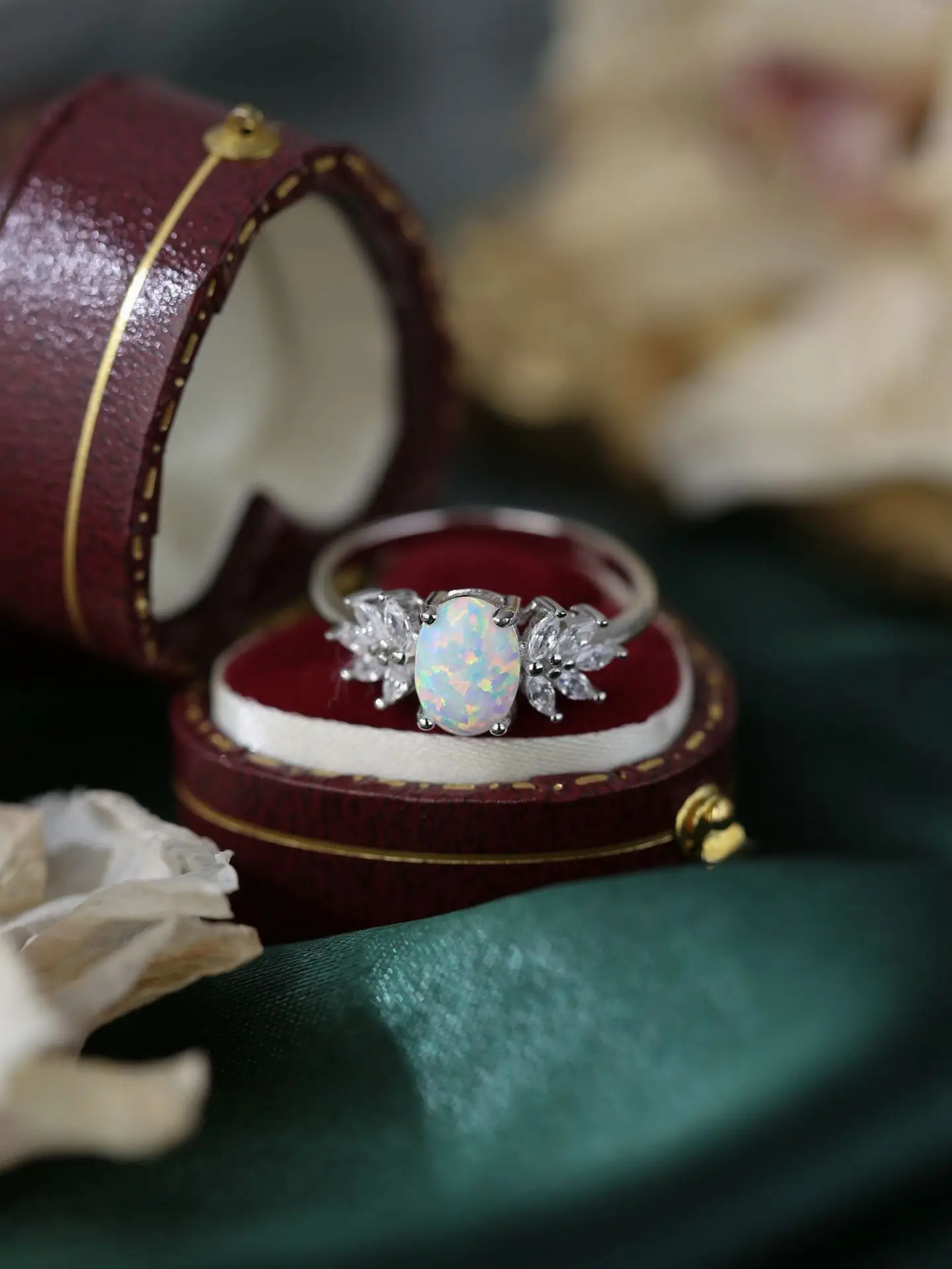 2023 New Hot Selling White Aobao Premium Light Luxury Ring Popular in Europe and America, Small and Creative Jewelry for Women
2023 New Hot Selling White Aobao Premium Light Luxury Ring Popular in Europe and America, Small and Creative Jewelry for Women