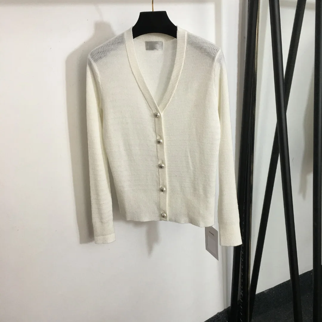 New Women Autumn V-neck Woolen Sweaters Luxury Letters Knitted Embroidery Top Casual Fashion Y2k Clothing Woman Buttons Cardigan
New Women Autumn V-neck Woolen Sweaters Luxury Letters Knitted Embroidery Top Casual Fashion Y2k Clothing Woman Buttons Cardigan