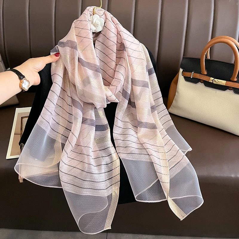 2023 Luxury Brand Silk Shawl Scarf for Women Design Plaid Hijab Wraps Bufandas Female Headkerchief Fouloud Echarpe NEW
2023 Luxury Brand Silk Shawl Scarf for Women Design Plaid Hijab Wraps Bufandas Female Headkerchief Fouloud Echarpe NEW