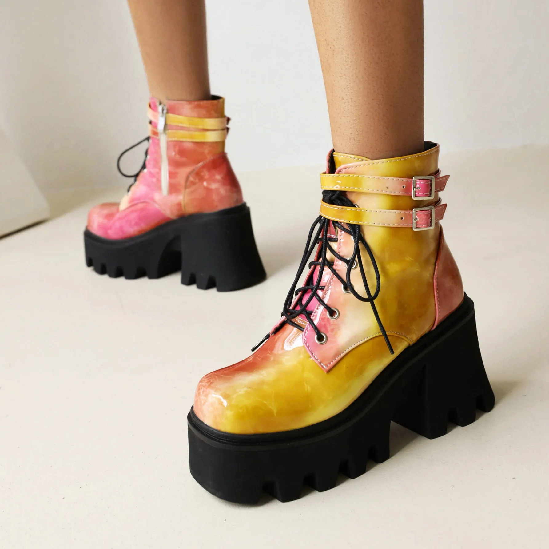Punk Style Handsome Women's Motorcycle Boots Motorcycle Rider Women's Boots Elevated Thick Sole Thick Heels Colorful Short Boots
Punk Style Handsome Women's Motorcycle Boots Motorcycle Rider Women's Boots Elevated Thick Sole Thick Heels Colorful Short Boots