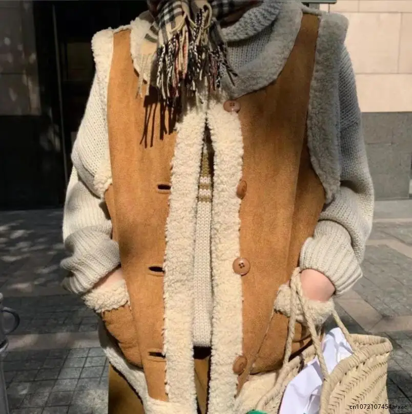 

2023 Brown Patchwork Pocket Fur Teddy Coats Autumn Sleeveless Thicken Covered Button Cardigan Vest Female Loose Street Waistcoat