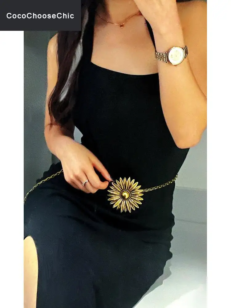 Women Gold Chains Belt Runway Designer Spring Summer 2022 Fashion Retro Daisy Flower Metal Copper Big Buckle Waist Belt
Women Gold Chains Belt Runway Designer Spring Summer 2022 Fashion Retro Daisy Flower Metal Copper Big Buckle Waist Belt