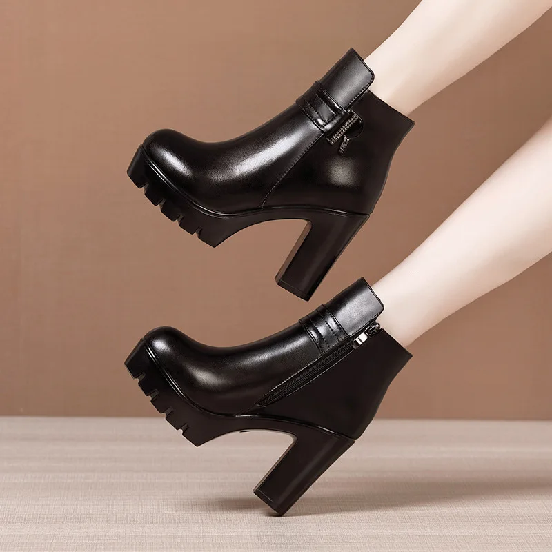 Small Size 32-43 Elegant Crystal Buckle Block High Heels Platform Shoes Winter 2023 Women's Soft Leather Short Plush Ankle Boots
Small Size 32-43 Elegant Crystal Buckle Block High Heels Platform Shoes Winter 2023 Women's Soft Leather Short Plush Ankle Boots