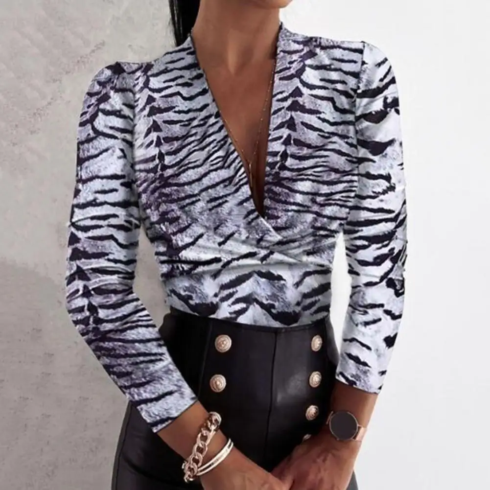 Women Top Long Sleeves Shirt Leopard Printed Top Spring Autumn Deep V Neck Leopard/Tiger Print Ruffle Elegant Female Blouse
Women Top Long Sleeves Shirt Leopard Printed Top Spring Autumn Deep V Neck Leopard/Tiger Print Ruffle Elegant Female Blouse