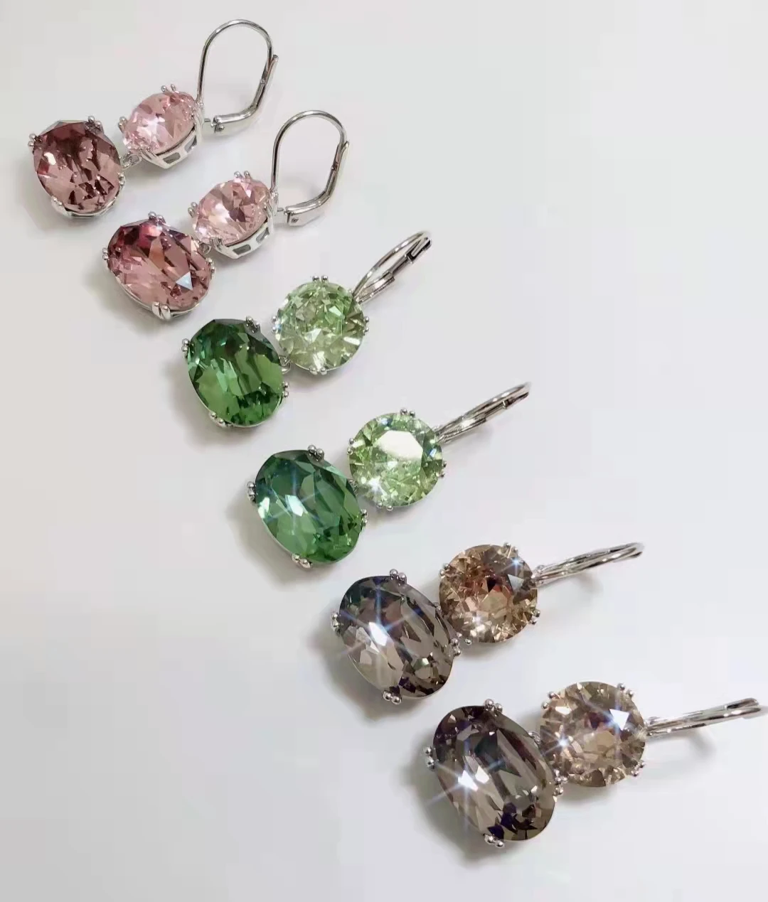 Серьги женские из серебра 925 пробы с кристаллами
Серьги женские из серебра 925 пробы с кристаллами