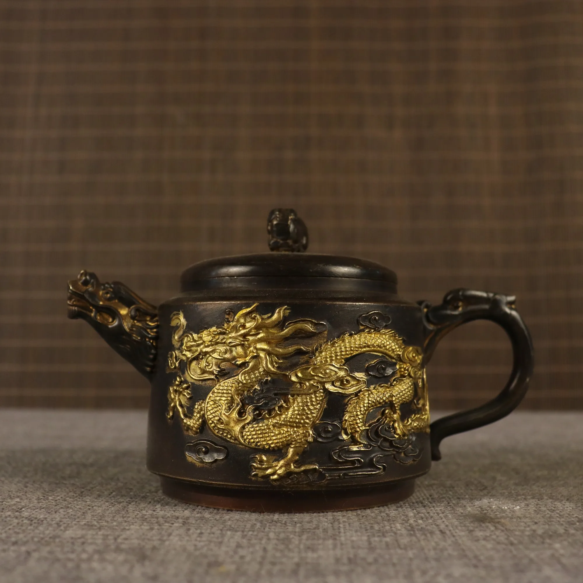 

6"Tibetan Temple Collection Old Brass Gilded Dragon Texture Dragon Mouth Pot Teapot Flagon Kettle Amass wealth Town house