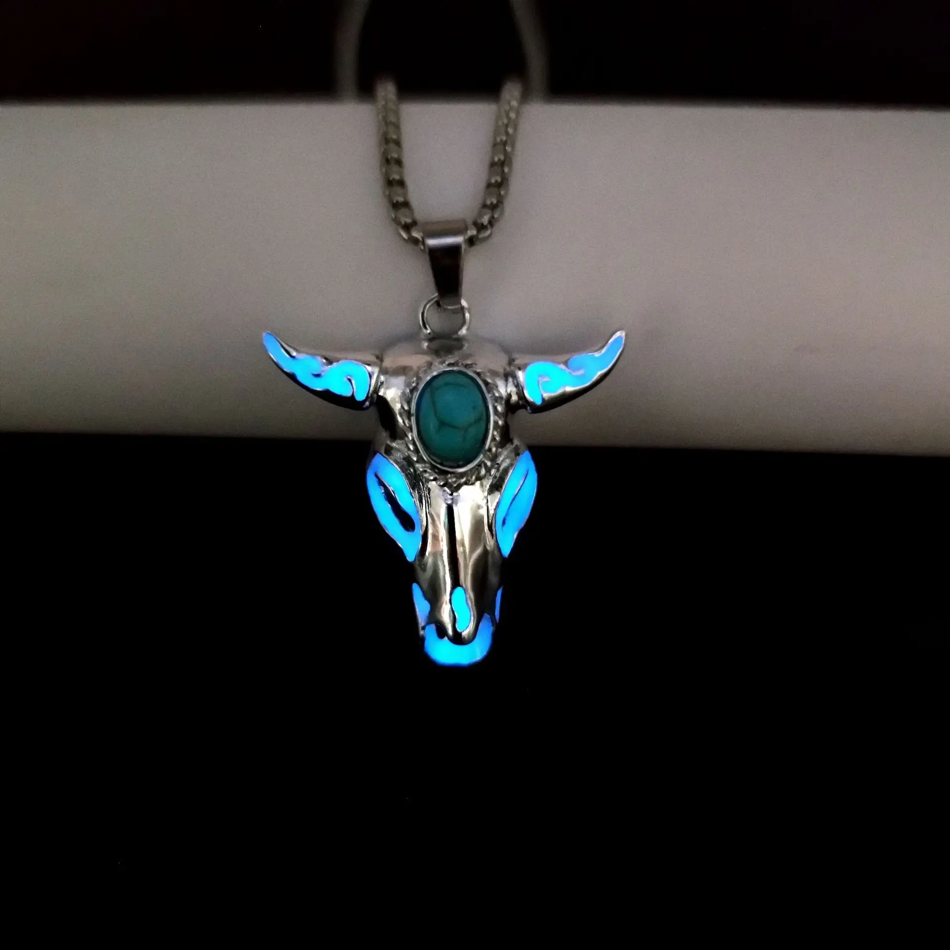 

Night Luminous Skull Bull Head Necklace Men Jewelry Stainless steel chain Glow In The Dark Punk Skeleton Necklace For Women
