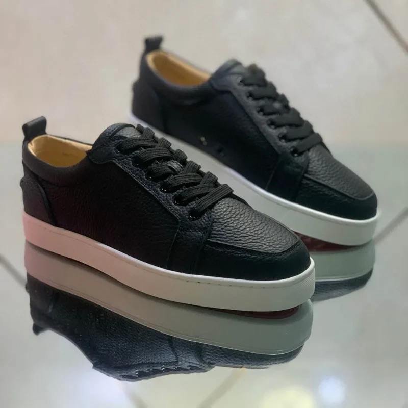 

Luxury Fashion Low Top Red Bottom For Men Trainers Spiked Black Litchi Genuine Leather Rivets White Sole Flats Sneakers Shoes