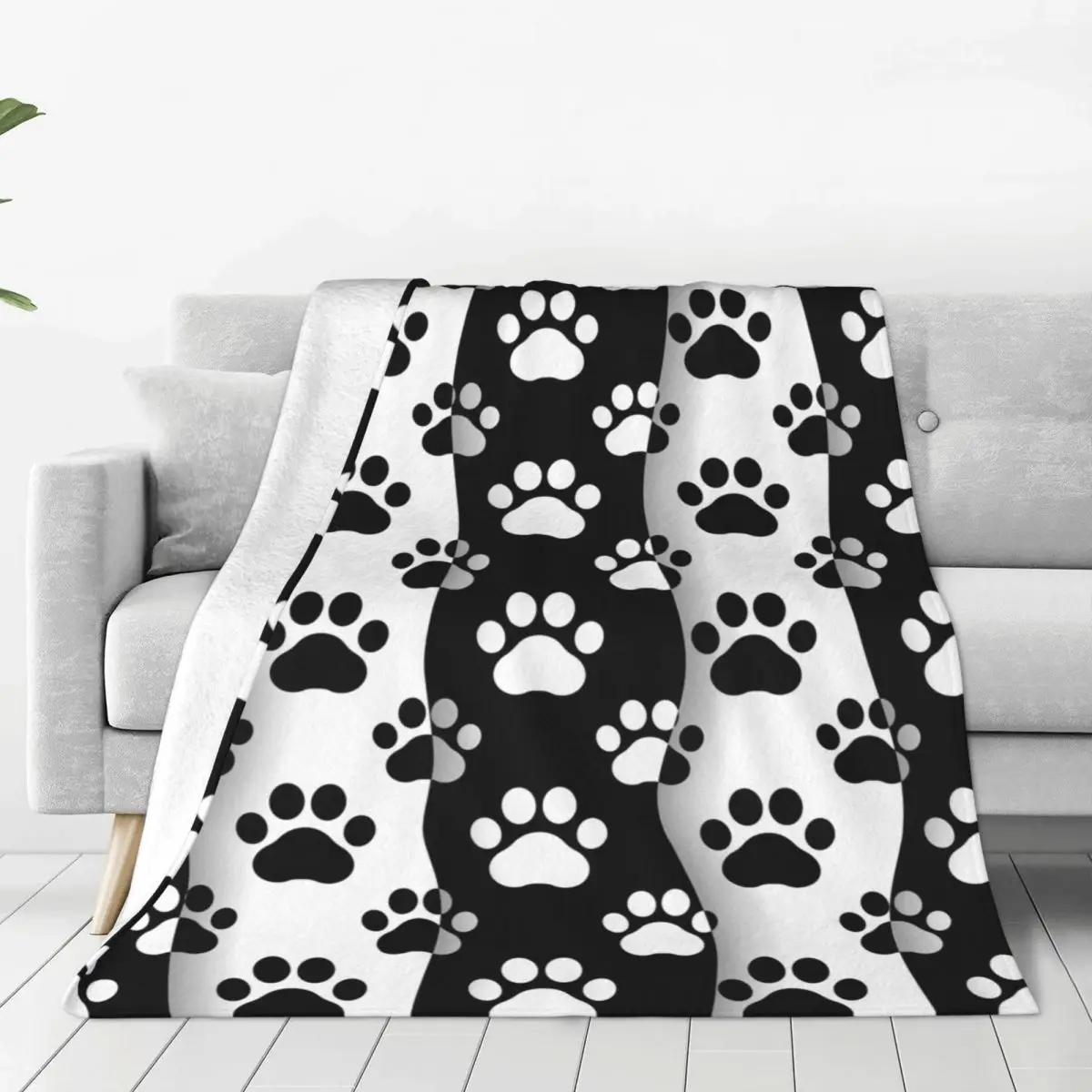 

Pet Prints Dog Cat Paw Blanket Flannel Printed Cute Puppy Foot Multi-function Lightweight Throw Blankets for Bed Outdoor Quilt
