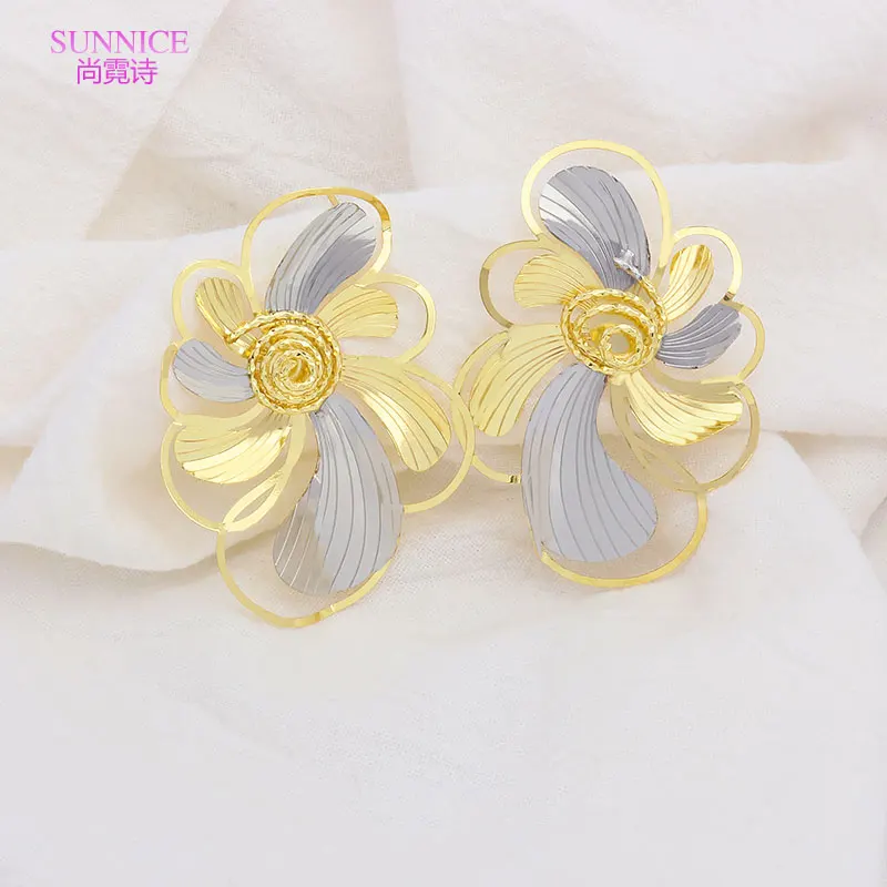 Butterfly Gold Women Earrings New In Golden and Silver Stud Earrings Luxury Designer Dubai Fashion Jewelry
Butterfly Gold Women Earrings New In Golden and Silver Stud Earrings Luxury Designer Dubai Fashion Jewelry