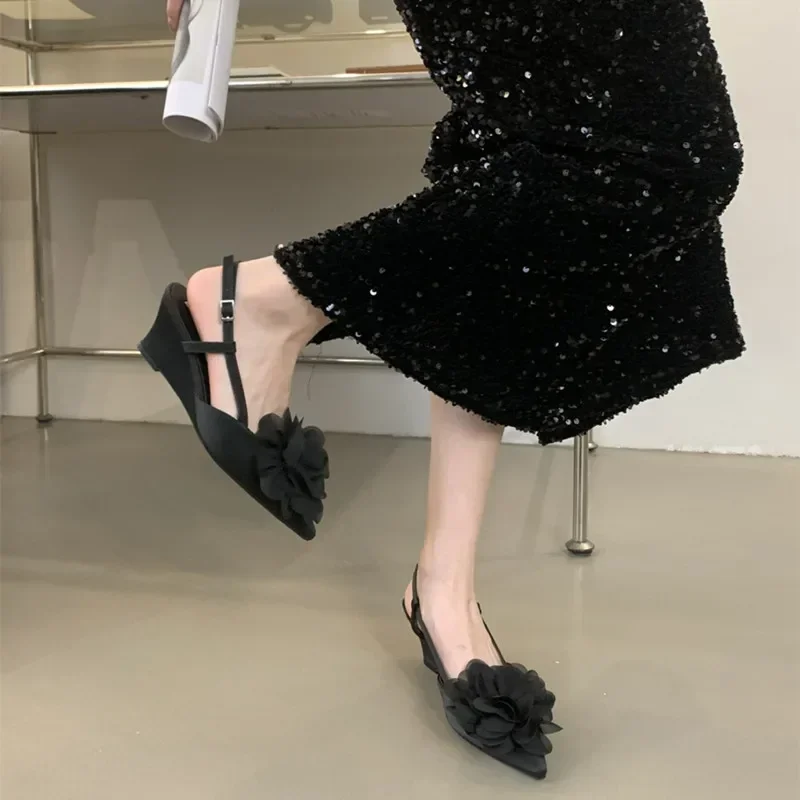 2025 Luxury Designer Elegant Sandals Woman Summer Flower Buckle Strap Pumps Women Sexy Pointed Toe Wedge Heels Fashion Mule Shoe 10 S8d4c3b40a648400fa5a95af7e578442bo