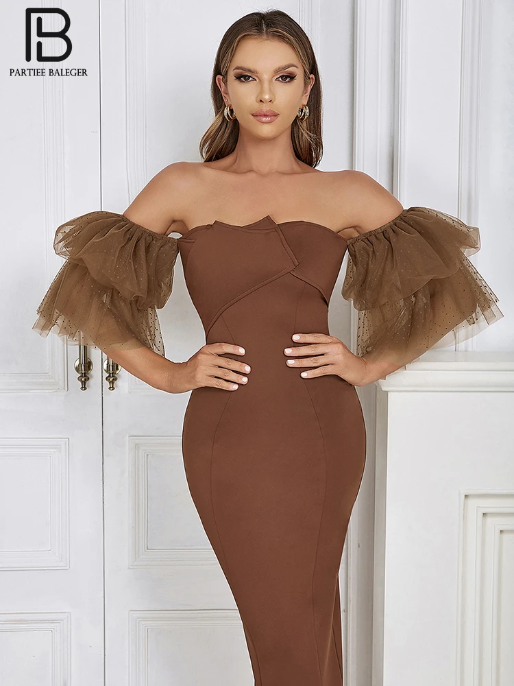 Женское платье без бретелек, с открытой спиной
Женское платье без бретелек, с открытой спиной