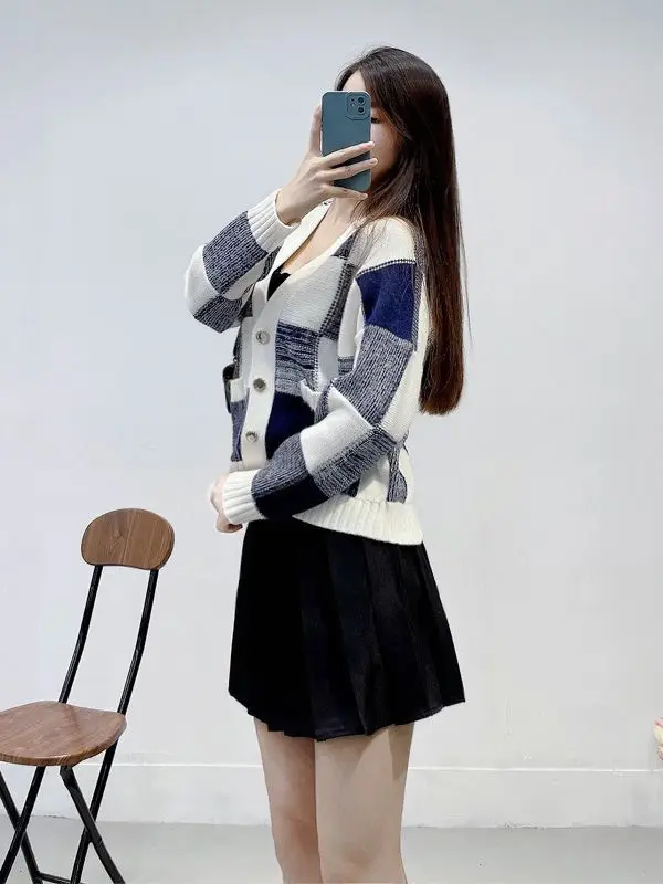 

Early Spring 2024 New Ladies Cardigan Color Block Plaid Long-Sleeved Female V-Neck Single-Breasted S Loose Lazy Sweater Coat