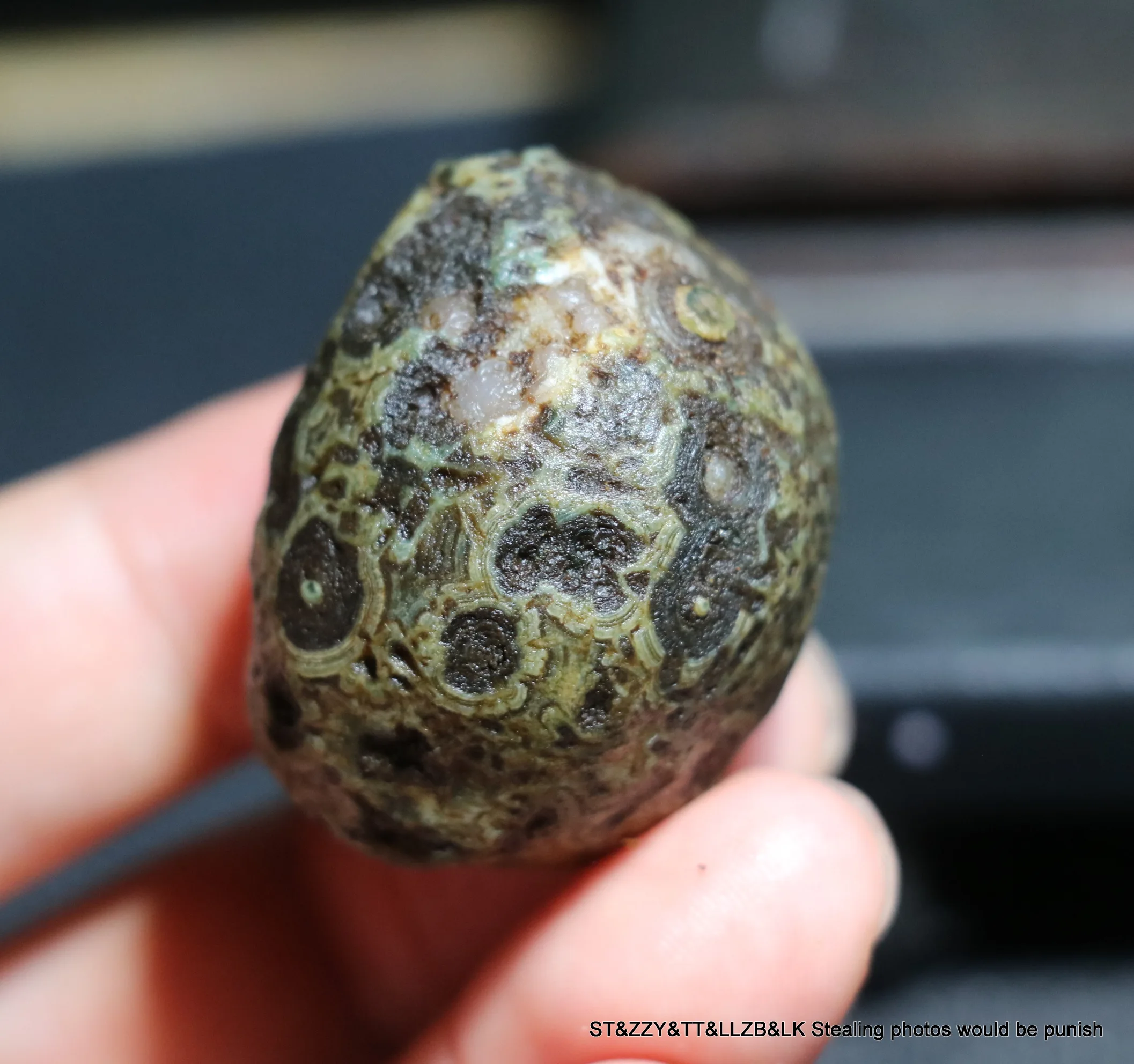 A Big Treasure Energy Chinese Desert Alashan Gobi Agate Natural Eye Lucky Bead Ugly Appearance Display Amulet UPD0522M62
A Big Treasure Energy Chinese Desert Alashan Gobi Agate Natural Eye Lucky Bead Ugly Appearance Display Amulet UPD0522M62