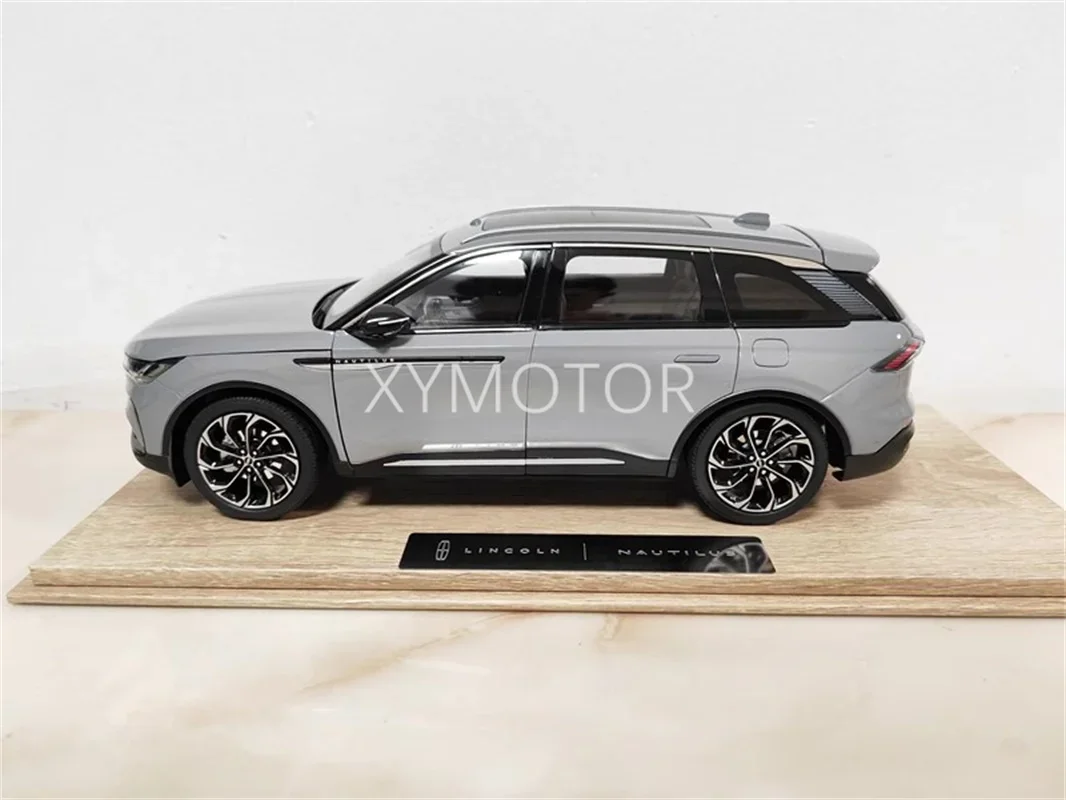 Новинка 1:18 для Lincoln Nautilus 2023 SUV металлическая литая модель автомобиля игрушки подарки украшения серый дисплей хобби
Новинка 1:18 для Lincoln Nautilus 2023 SUV металлическая литая модель автомобиля игрушки подарки украшения серый дисплей хобби