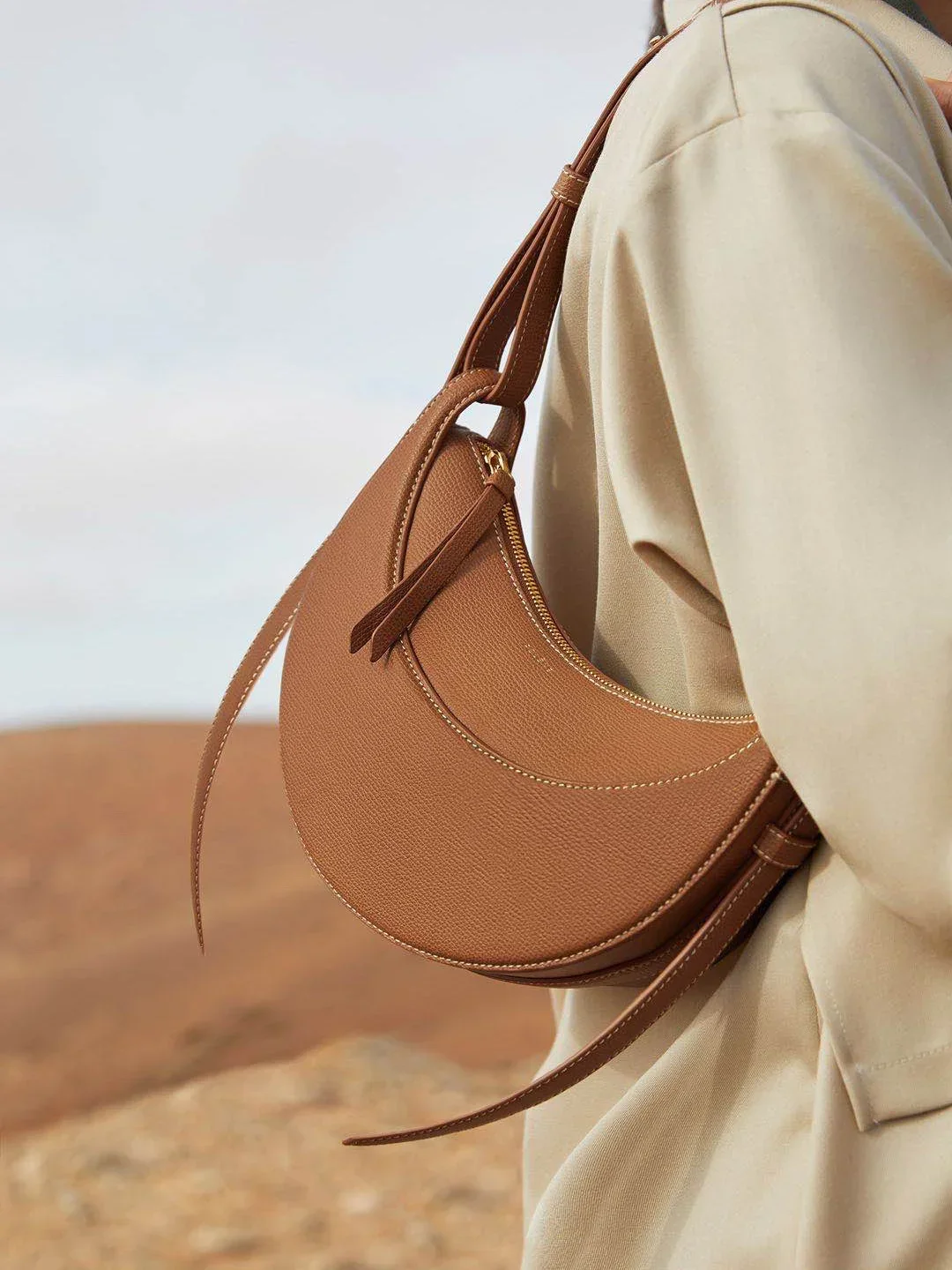 New Fashion Bag Crescent Bag 2023 handbag Women's Luxury Bag Designer Advanced Axillary Bag Women's Leather Bag
New Fashion Bag Crescent Bag 2023 handbag Women's Luxury Bag Designer Advanced Axillary Bag Women's Leather Bag