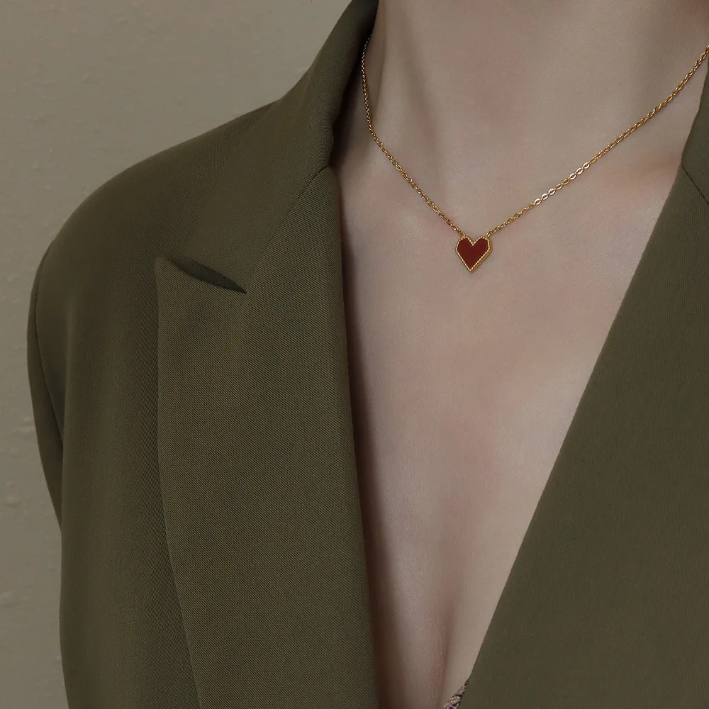 French Luxury Heart Necklace Women's Stainless Steel 18k Gold Fashion Retro Peach Heart Sweater Chain
French Luxury Heart Necklace Women's Stainless Steel 18k Gold Fashion Retro Peach Heart Sweater Chain