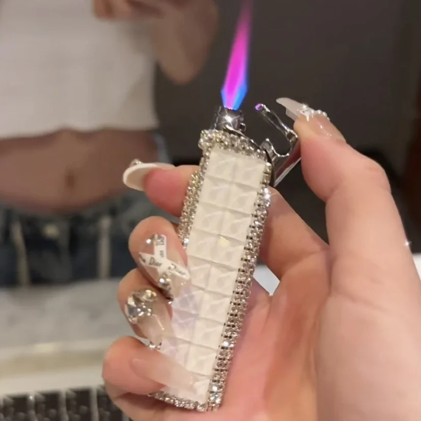 New Diamond Inflatable Powder Fire Lighter for Women's Creative Water Diamond Windproof Powder Flame
New Diamond Inflatable Powder Fire Lighter for Women's Creative Water Diamond Windproof Powder Flame