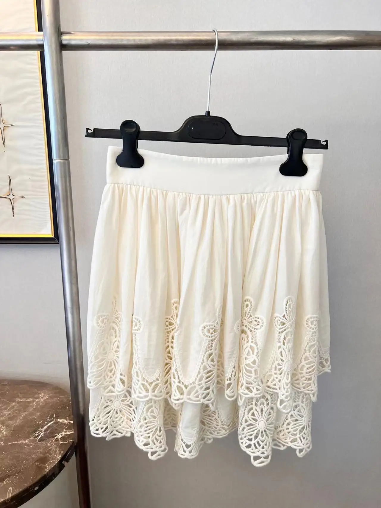 Runway Fashion Women Embroidery Skirt 2022 Summer Cotton Solid Ladies Casual Hot Sale Ladies Knee-Length Skirt
Runway Fashion Women Embroidery Skirt 2022 Summer Cotton Solid Ladies Casual Hot Sale Ladies Knee-Length Skirt