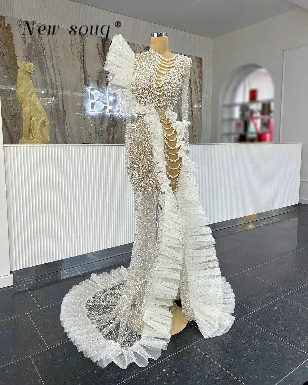 Ruffles Muslim Long Sleeves Illusion Beach Wedding Dresses with Split Pearls Beaded Sexy See Through Engagement Party Gowns
Ruffles Muslim Long Sleeves Illusion Beach Wedding Dresses with Split Pearls Beaded Sexy See Through Engagement Party Gowns
