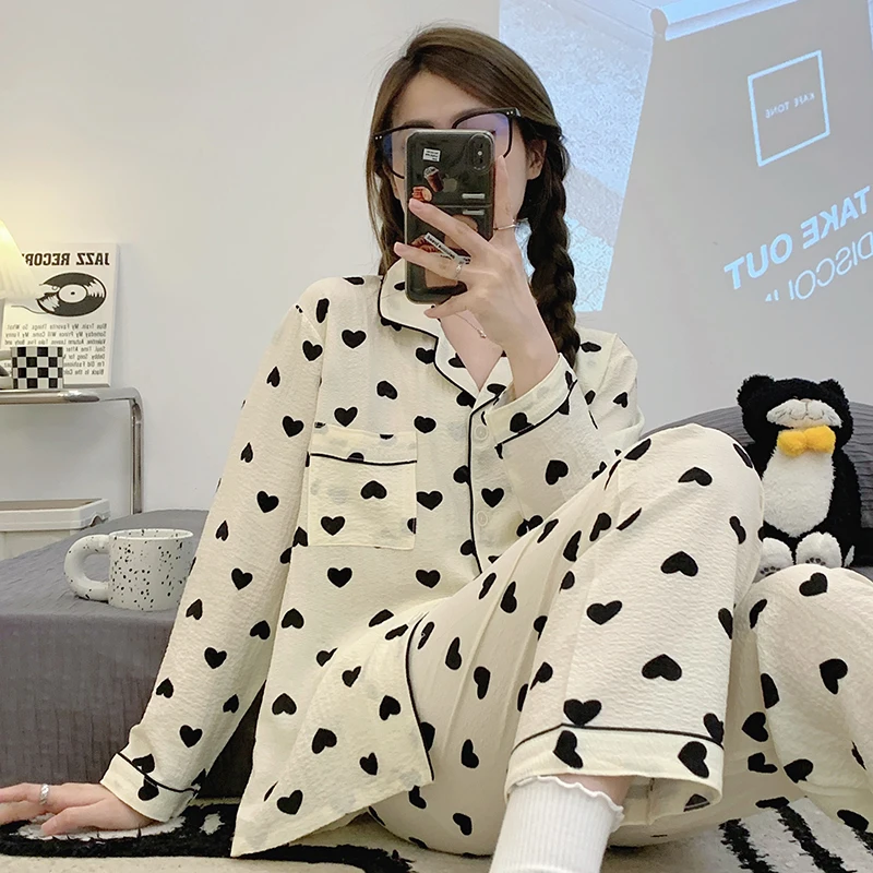 Cardigan small lapel floral pajamas women spring and autumn thin foam wrinkled apricot small love casual sweet lovely home suit
Cardigan small lapel floral pajamas women spring and autumn thin foam wrinkled apricot small love casual sweet lovely home suit