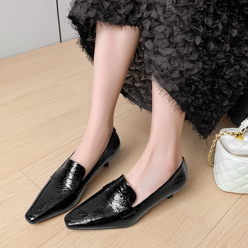 

Women's New Spring and Autumn Square Head Lizard Pattern Genuine Leather Sheepskin Mid Heel Large Muller Work Single Shoes