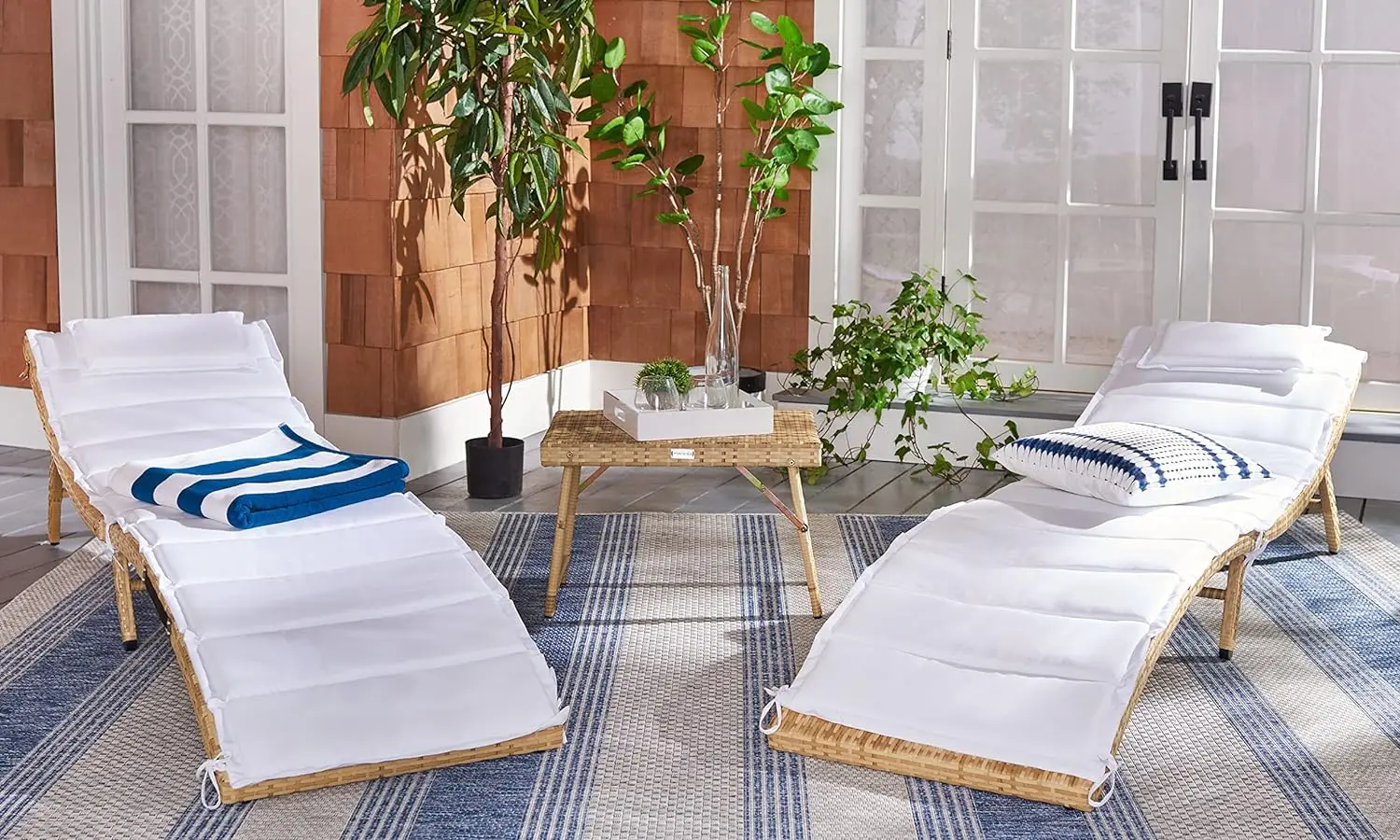 SAFAVIEH Outdoor Collection Carew Natural/White Cushion 3-Piece Chaise Lounge Chair Set with Table (PAT7720D)
SAFAVIEH Outdoor Collection Carew Natural/White Cushion 3-Piece Chaise Lounge Chair Set with Table (PAT7720D)