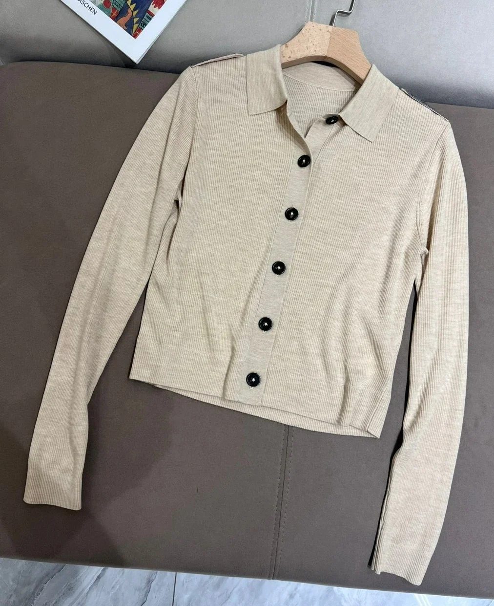 2024 New Silk Wool Lapel Shoulder Chain Long Sleeve Ladies Knitted Cardigan
2024 New Silk Wool Lapel Shoulder Chain Long Sleeve Ladies Knitted Cardigan