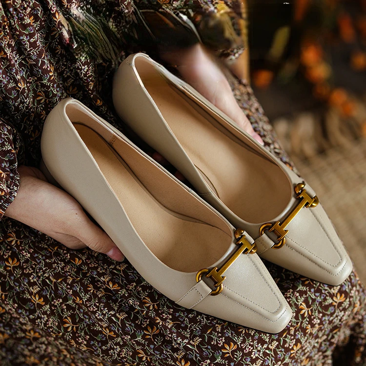 Women Leather Shoes Low Heel Almond Toe Pumps Office Lady Shoes Gold Metal Chain Soft Soles Slip on Fashion Loafers Shoes
Women Leather Shoes Low Heel Almond Toe Pumps Office Lady Shoes Gold Metal Chain Soft Soles Slip on Fashion Loafers Shoes