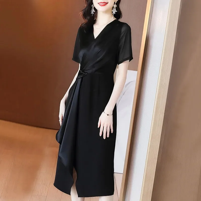 2023 Summer Acetic Satin Dress Women New Noble Temperament Mid Length Skirt Female With Slim Waist Covered Belly Splicing Dress
2023 Summer Acetic Satin Dress Women New Noble Temperament Mid Length Skirt Female With Slim Waist Covered Belly Splicing Dress